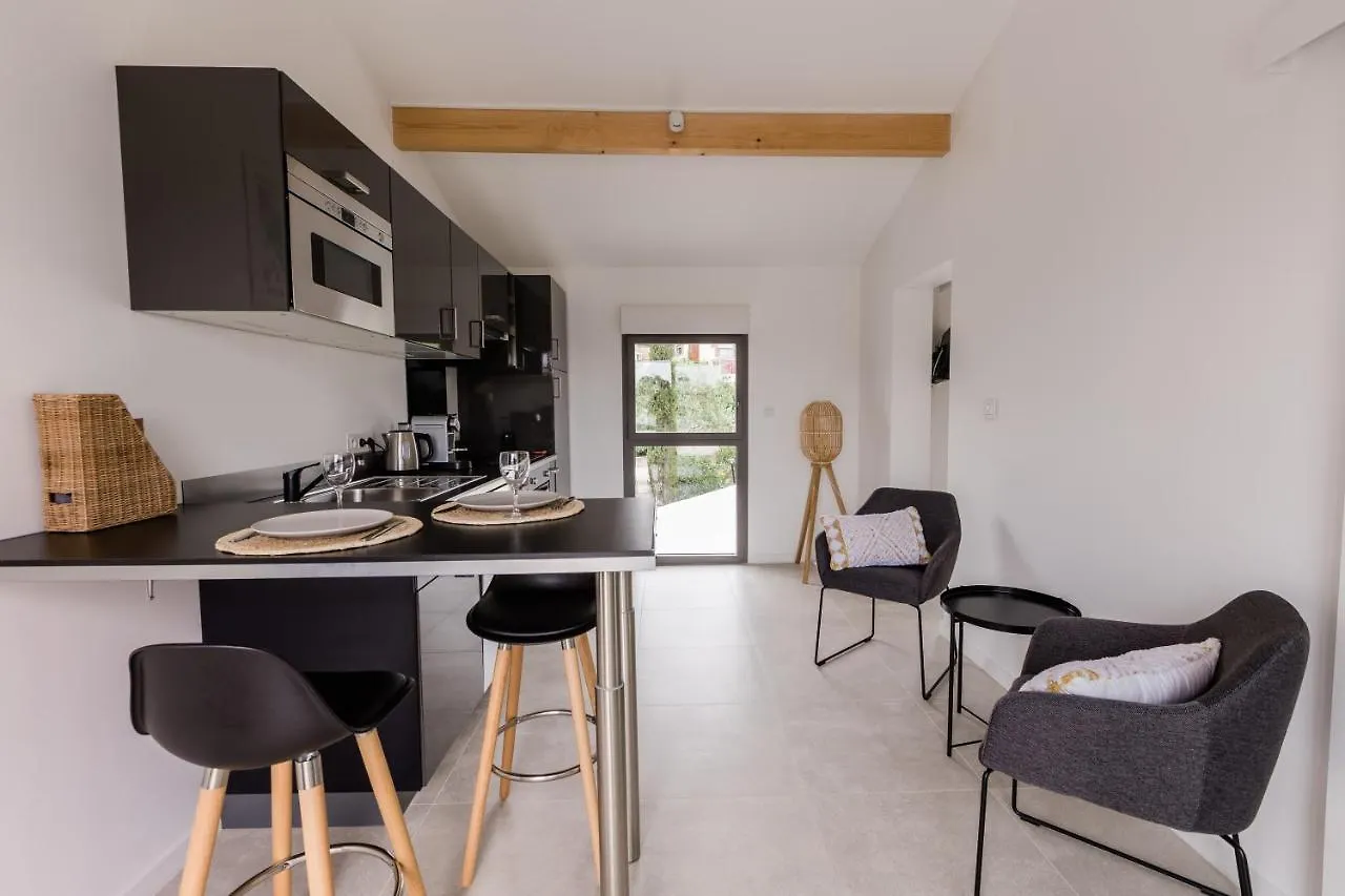 Les Calanques - Clim Et Jacuzzi Apartment Carnoux-en-Provence France